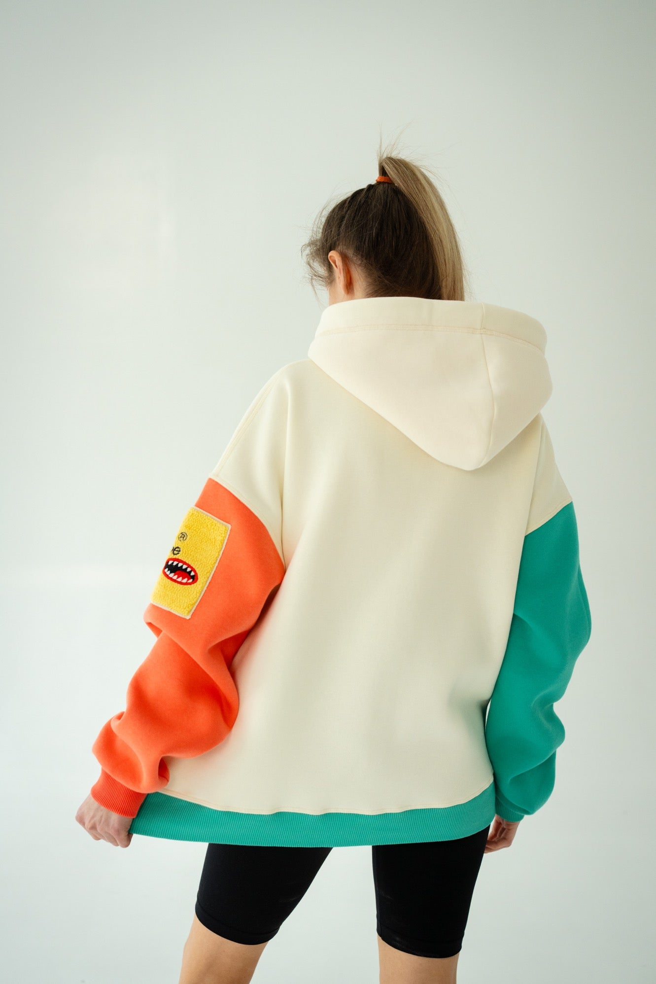 HOODIE “UNTAMED COLOR”