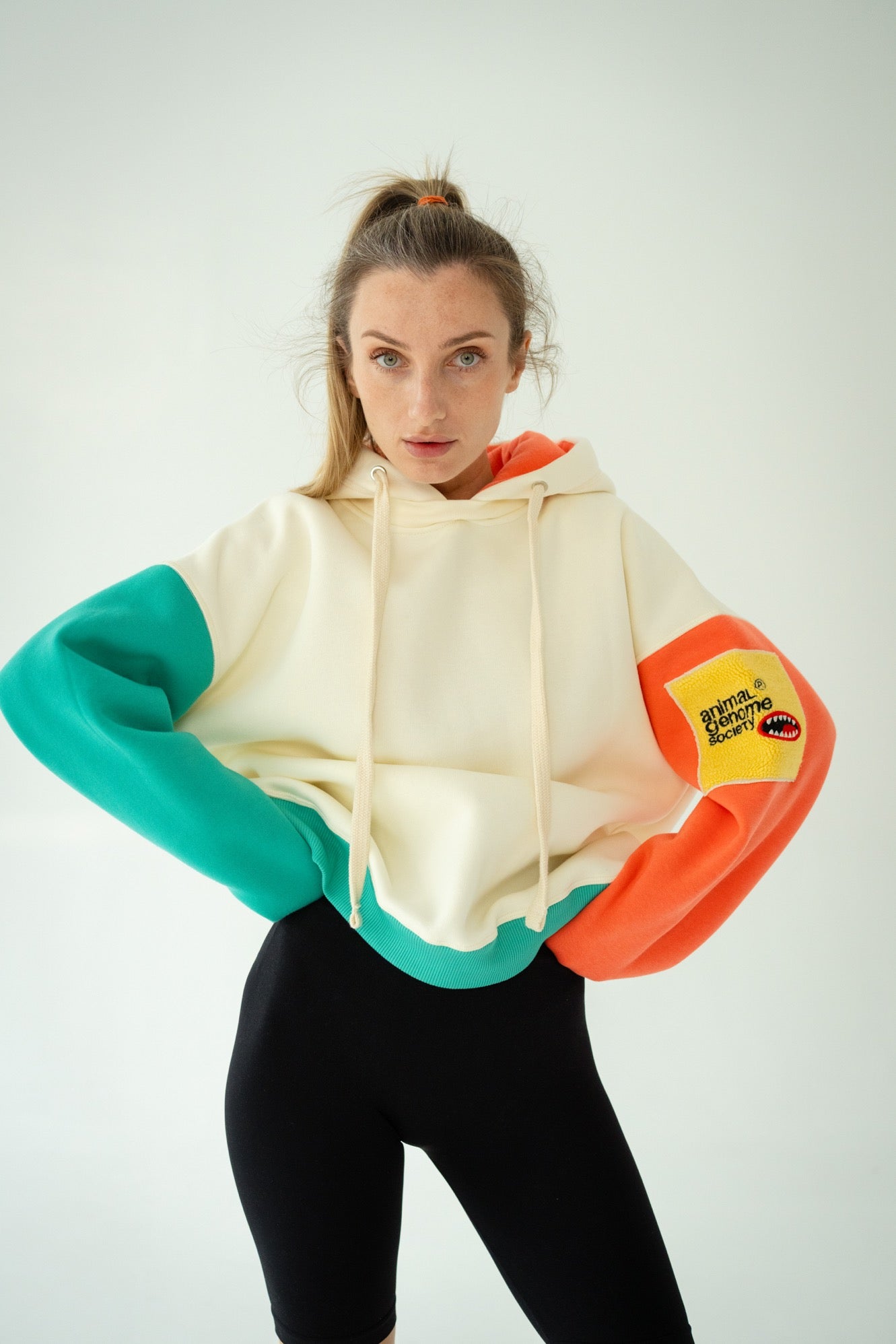HOODIE “UNTAMED COLOR”