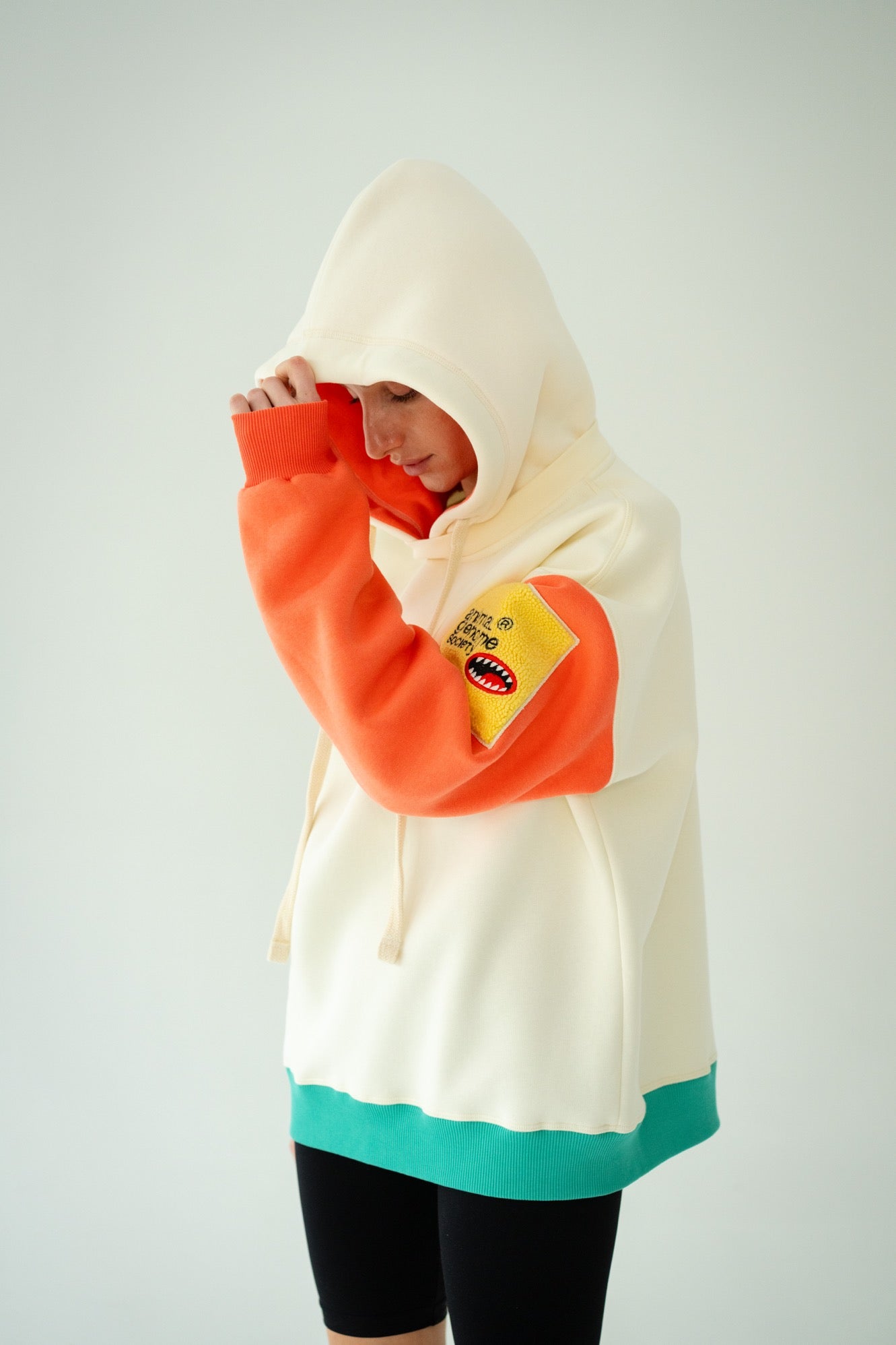 HOODIE “UNTAMED COLOR”