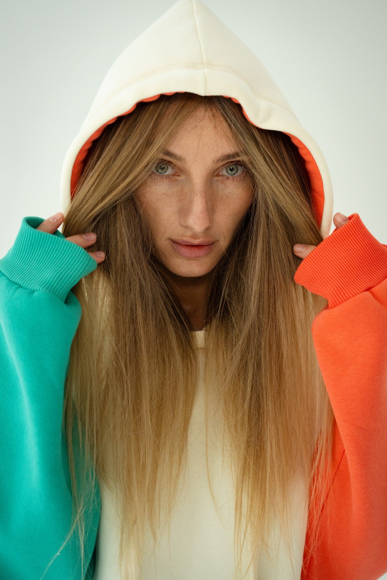 HOODIE “UNTAMED COLOR”
